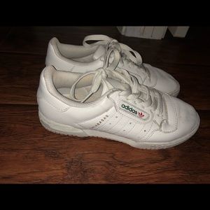 Yeezy Calabasas women’s size 6 men’s size 4